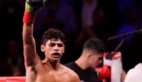 De La Hoya With Sage Advice For Garcia, Campbell