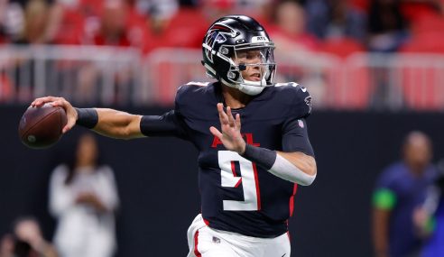Falcons, Bucs Clash With Top Spot in Division Online