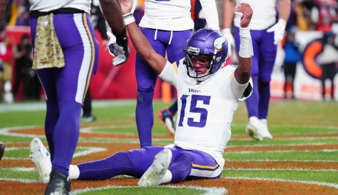 MONDAY NIGHT FOOTBALL WEEK 12: CHICAGO BEARS AT MINNESOTA VIKINGS